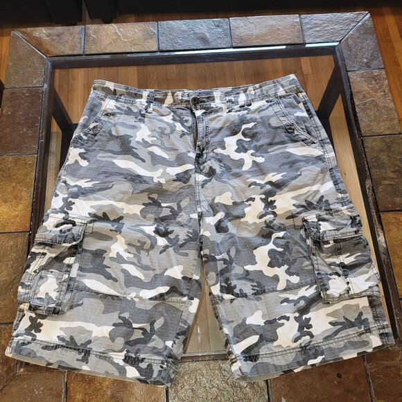 LA Gate Camo Cargo Shorts White-Black-Grey, 42 Waist Good Condition. - Picture 1 of 6